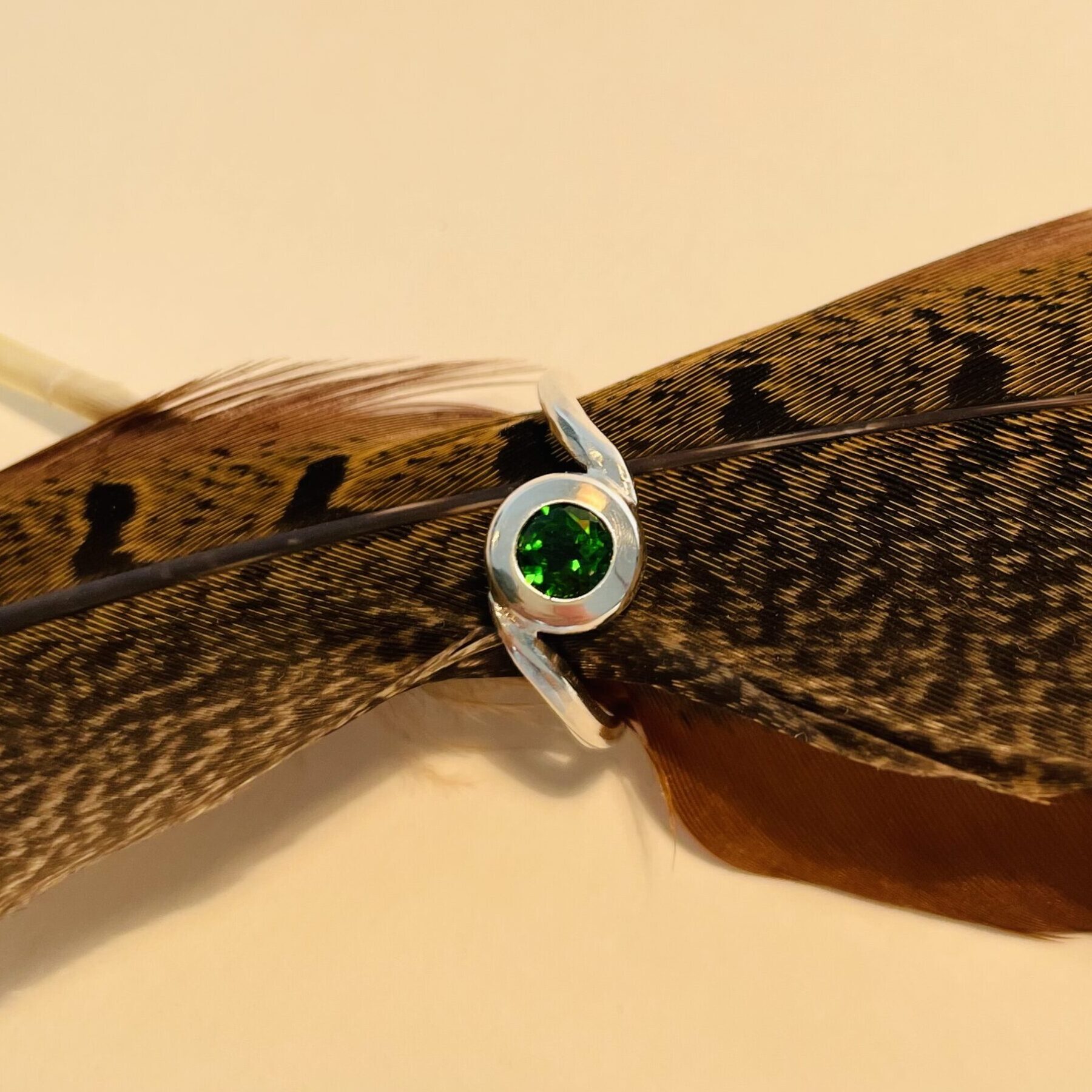 Silberring mit grünem Stein